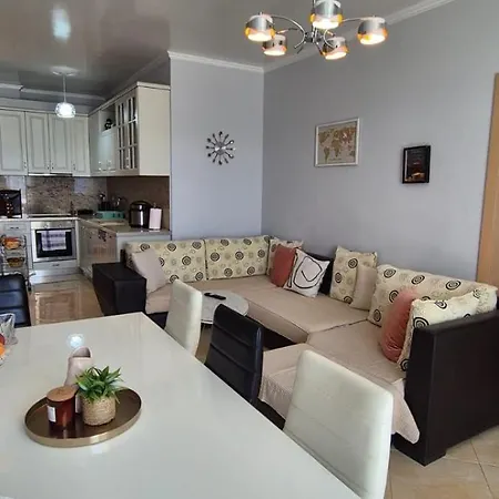 Seaside 2 Bedrooms *
