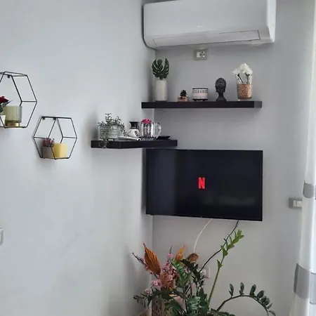 Seaside 2 Bedrooms Apartment Vlorë