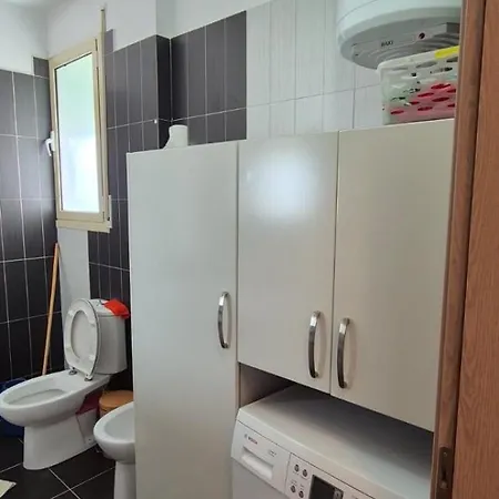 Seaside 2 Bedrooms Apartment Vlorë