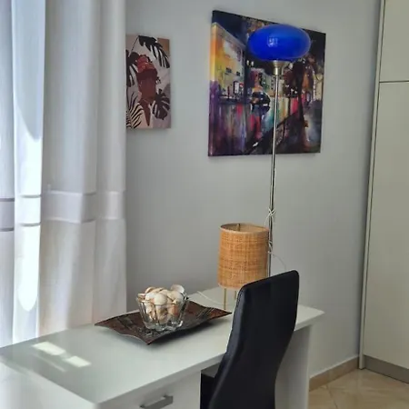 Seaside 2 Bedrooms فلورا