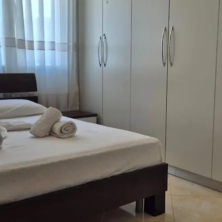 Seaside 2 Bedrooms *